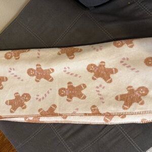 Pink grinder bread Christmas throw